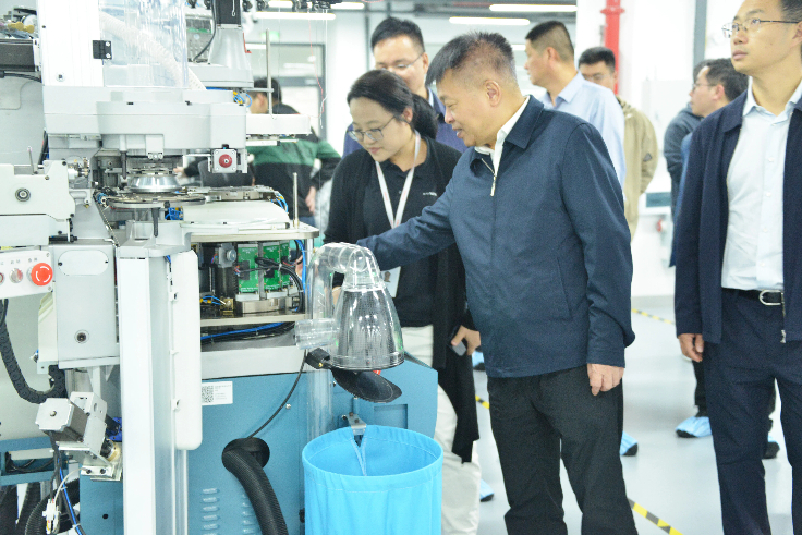 省工信厅陈建业厅长一行莅临睿能科技调研考察(图3)